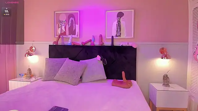 chloe watson  online show from December 2025 07:42:02 PM