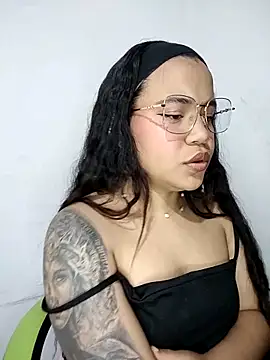 Snapshot of leila_22 chatting on December 2024 01:11:02 PM leila 22 online show from December 2024 01:11:02 PM