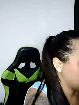 Snapshot of leila_22 chatting on January 2025 10:21:02 AM leila 22 online show from January 2025 10:21:02 AM