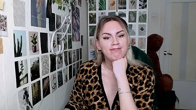 Snapshot of CapriScorpion chatting on September 2025 01:27:01 PM CapriScorpion online show from September 2025 01:27:01 PM