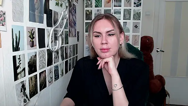 Snapshot of CapriScorpion chatting on September 2025 10:53:02 AM CapriScorpion online show from September 2025 10:53:02 AM