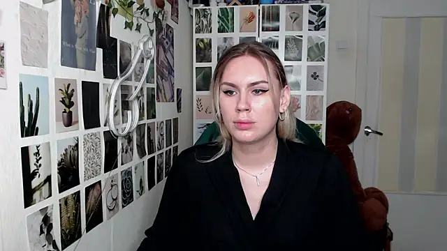 Snapshot of CapriScorpion chatting on October 2025 10:13:01 AM CapriScorpion online show from October 2025 10:13:01 AM