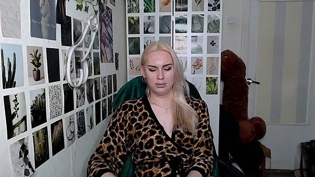 Snapshot of CapriScorpion chatting on October 2025 01:21:01 PM CapriScorpion online show from October 2025 01:21:01 PM