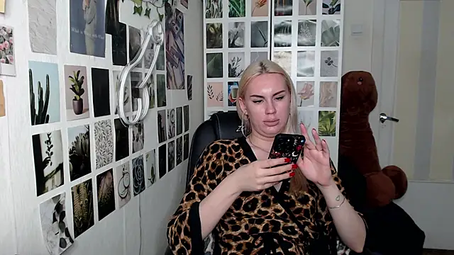 Snapshot of CapriScorpion chatting on October 2025 01:04:02 PM CapriScorpion online show from October 2025 01:04:02 PM