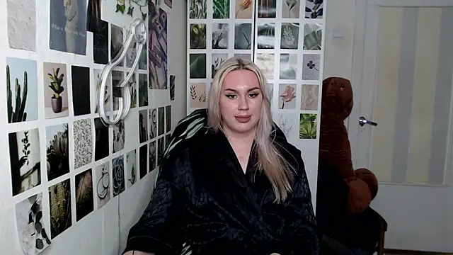 Snapshot of CapriScorpion chatting on November 2025 04:53:01 PM CapriScorpion online show from November 2025 04:53:01 PM