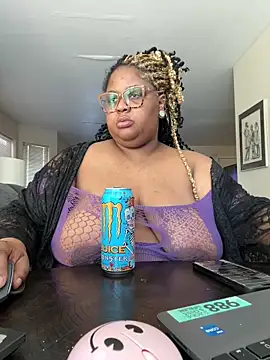Snapshot of kweenxkarma chatting on March 2025 06:53:01 PM kweenxkarma online show from March 2025 06:53:01 PM