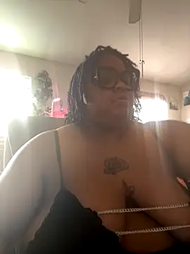 Snapshot of kweenxkarma chatting on September 2025 08:34:02 PM kweenxkarma online show from September 2025 08:34:02 PM