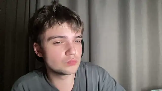 superfluboy  online show from October 2025 09:38:01 PM