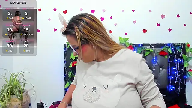 Snapshot of hazel_34 chatting on November 2025 08:26:02 AM hazel 34 online show from November 2025 08:26:02 AM