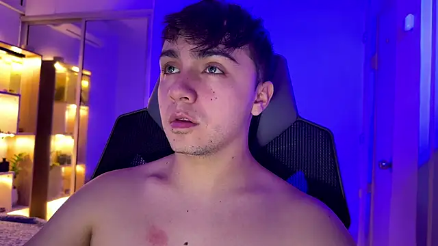 Snapshot of aron__cooper chatting on September 2025 02:06:01 AM aron cooper online show from September 2025 02:06:01 AM