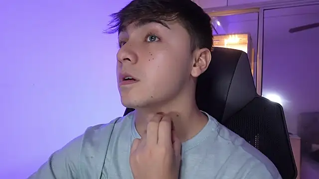 Snapshot of aron__cooper chatting on November 2025 09:58:01 PM aron cooper online show from November 2025 09:58:01 PM