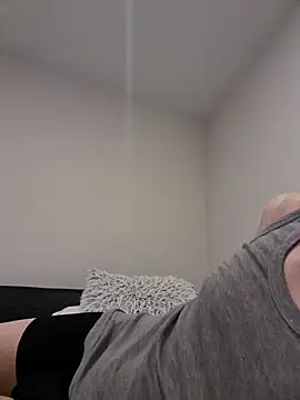 Snapshot of suarez1235 chatting on December 2025 10:16:02 PM suarez1235 online show from December 2025 10:16:02 PM