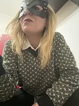 LadyScarlett-xk online show from February 2025 07:10:01 PM