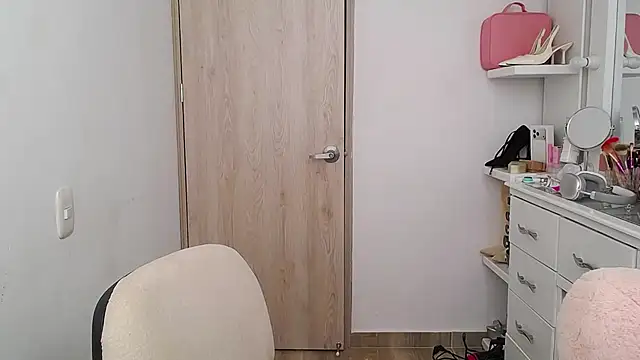 Barbie girl 69 online show from June 2026 06:33:01 PM