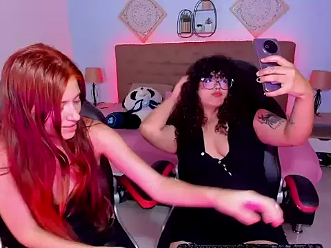 Snapshot of julieth_love_ chatting on October 2025 10:40:02 PM julieth love online show from October 2025 10:40:02 PM