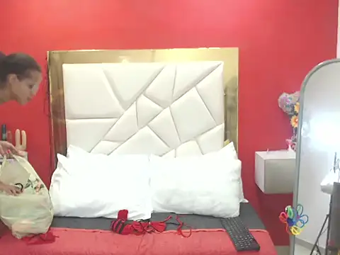 CanellaHotx online show from October 2025 01:40:02 PM