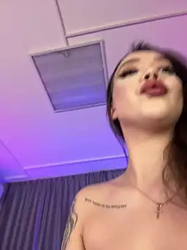 Snapshot of RollingGirls chatting on February 2025 08:16:01 AM RollingGirls online show from February 2025 08:16:01 AM