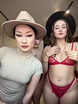 Snapshot of RollingGirls chatting on February 2025 05:12:02 AM RollingGirls online show from February 2025 05:12:02 AM