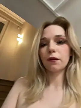 Snapshot of RollingGirls chatting on February 2025 05:15:01 PM RollingGirls online show from February 2025 05:15:01 PM