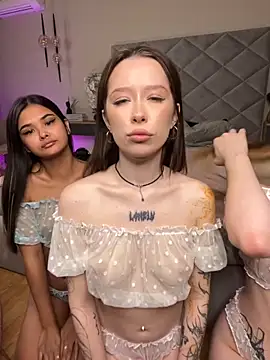 Snapshot of RollingGirls chatting on October 2025 01:10:01 PM RollingGirls online show from October 2025 01:10:01 PM