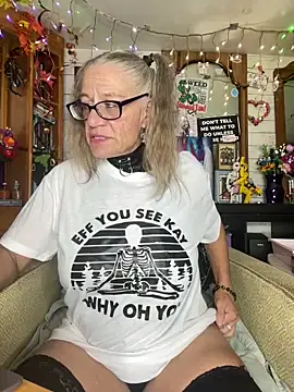 Snapshot of TrenaAnne chatting on October 2025 12:21:02 AM TrenaAnne online show from October 2025 12:21:02 AM