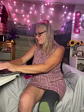 TrenaAnne online show from June 2026 02:21:01 PM