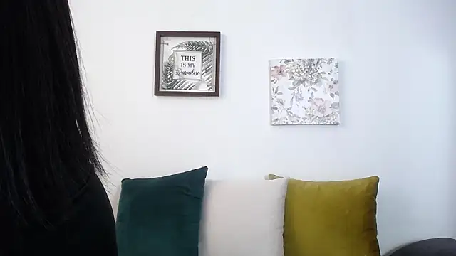 JainaRogers online show from April 2026 06:02:02 PM