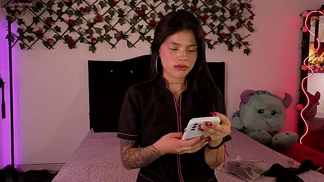 Alaia Asuka online show from October 2025 11:35:01 PM