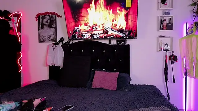 Alaia Asuka online show from October 2025 12:11:01 AM