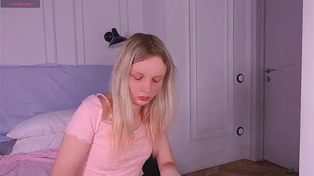 Beatrica Klein online show from December 2024 02:19:02 PM