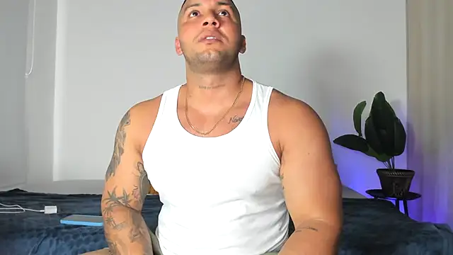 Snapshot of frank_myles chatting on January 2026 08:45:02 PM frank myles online show from January 2026 08:45:02 PM