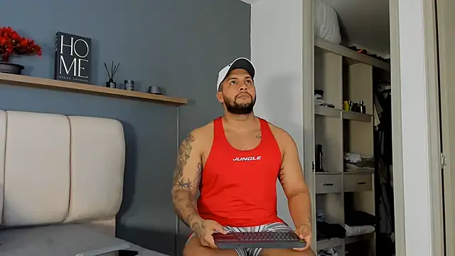 Snapshot of frank_myles chatting on July 2026 10:42:01 PM frank myles online show from July 2026 10:42:01 PM