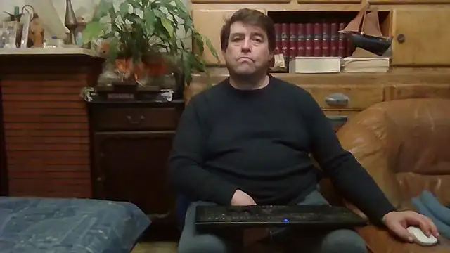 Snapshot of sympatrique chatting on December 2024 09:08:02 PM sympatrique online show from December 2024 09:08:02 PM