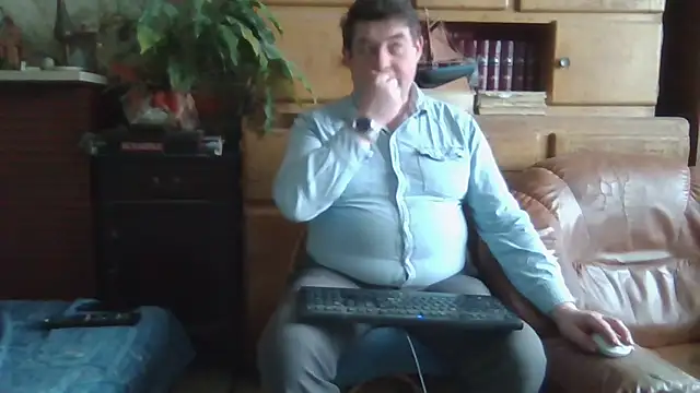 Snapshot of sympatrique chatting on February 2025 12:22:02 PM sympatrique online show from February 2025 12:22:02 PM