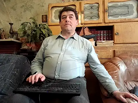 Snapshot of sympatrique chatting on February 2025 12:05:02 PM sympatrique online show from February 2025 12:05:02 PM