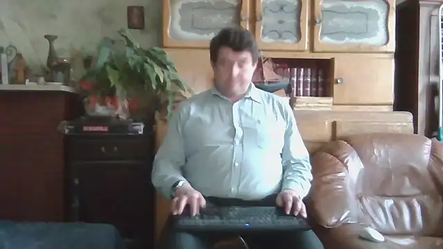 Snapshot of sympatrique chatting on March 2025 05:28:01 PM sympatrique online show from March 2025 05:28:01 PM