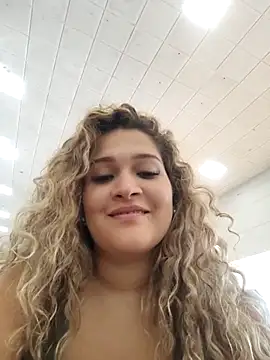 Snapshot of Sara_smiiith211 chatting on February 2025 09:25:02 PM Sara smiiith211 online show from February 2025 09:25:02 PM