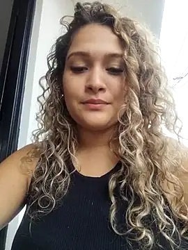 Snapshot of Sara_smiiith211 chatting on March 2025 08:50:02 PM Sara smiiith211 online show from March 2025 08:50:02 PM