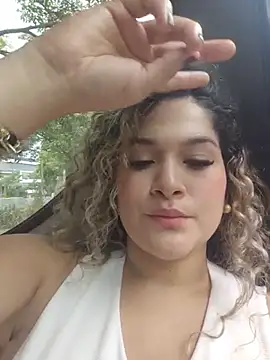 Sara smiiith211 online show from June 2026 06:33:02 PM