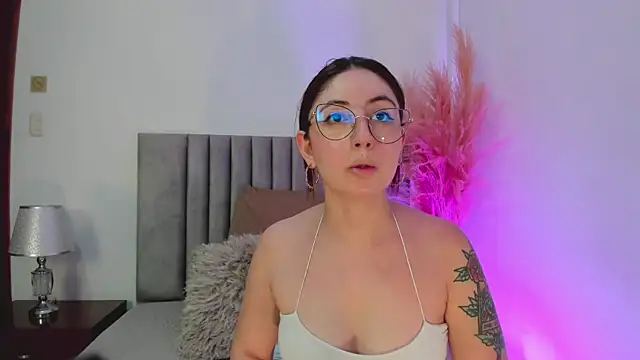 Emilywatsonn online show from December 2024 12:13:02 PM