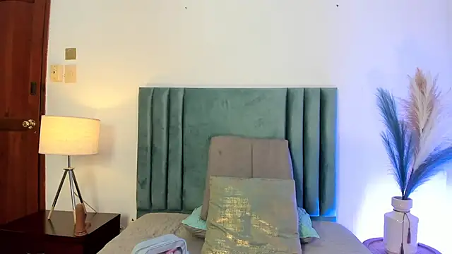 Emilywatsonn online show from February 2025 02:18:01 PM