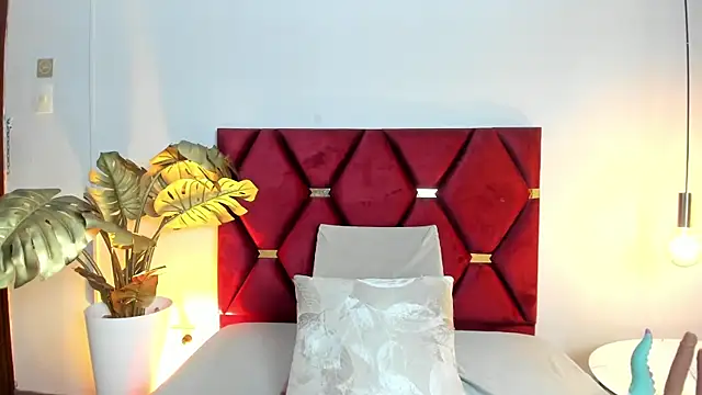 Emilywatsonn online show from February 2026 02:14:01 PM