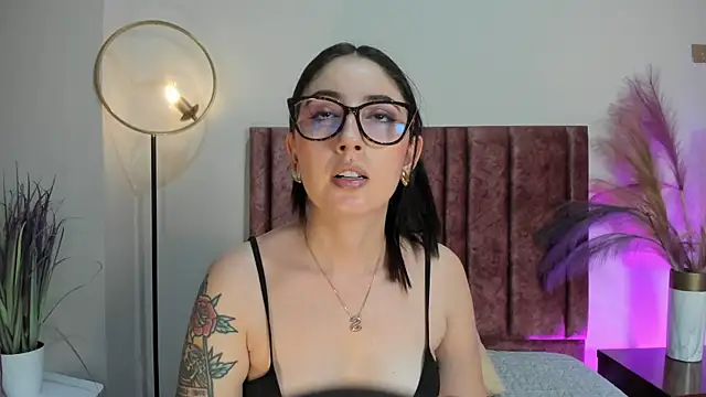Snapshot of Emilywatsonn chatting on June 2026 12:30:01 AM Emilywatsonn online show from June 2026 12:30:01 AM
