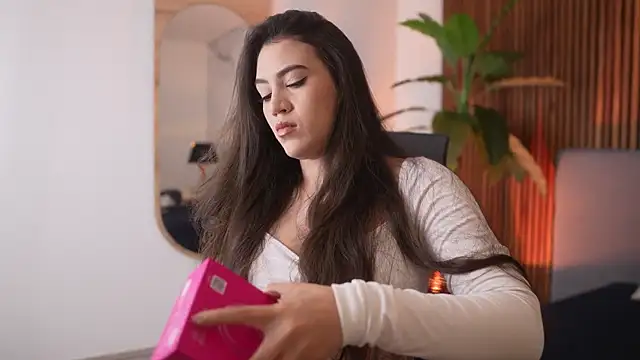 Snapshot of Amelia_Rouse chatting on October 2025 09:23:02 PM Amelia Rouse online show from October 2025 09:23:02 PM