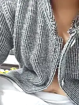 Snapshot of Aaradhya chatting on December 2024 04:04:02 AM Aaradhya online show from December 2024 04:04:02 AM