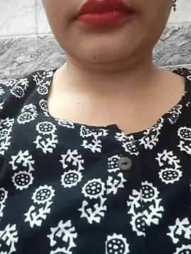 Snapshot of Aaradhya chatting on February 2025 10:58:01 AM Aaradhya online show from February 2025 10:58:01 AM