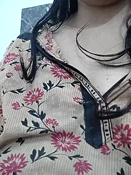 Snapshot of Aaradhya chatting on March 2025 04:04:01 AM Aaradhya online show from March 2025 04:04:01 AM