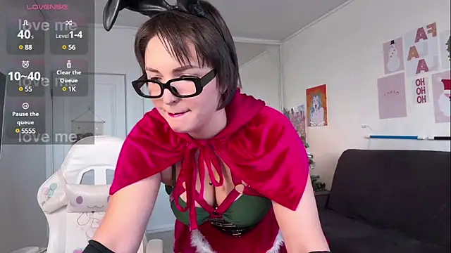 Snapshot of HoneySweetBee chatting on December 2024 12:25:02 PM HoneySweetBee online show from December 2024 12:25:02 PM