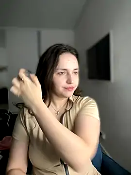 Snapshot of HoneySweetBee chatting on November 2025 11:18:01 PM HoneySweetBee online show from November 2025 11:18:01 PM