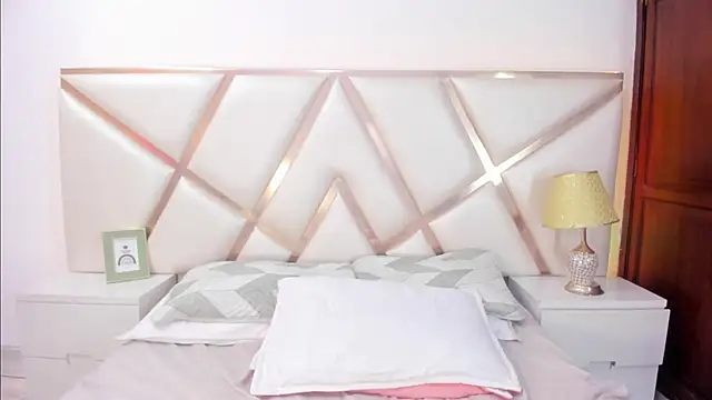 NinnaVous online show from March 2025 05:38:02 PM